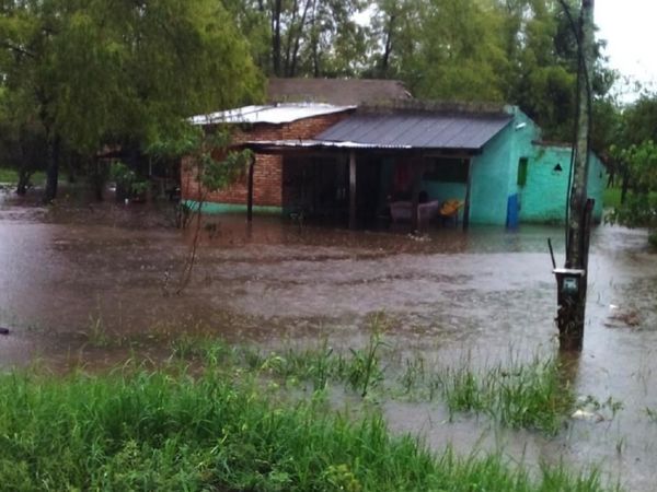 Viviendas inundadas en Misiones y Pilar