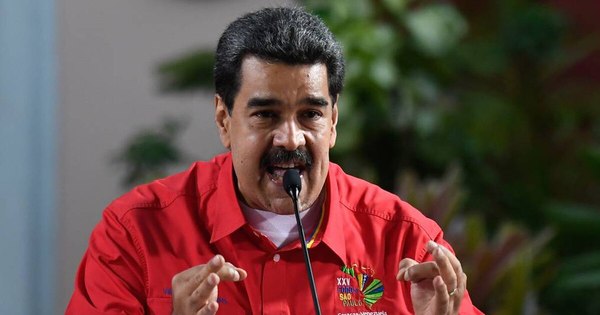 La Nación / Facebook bloquea la cuenta de Maduro