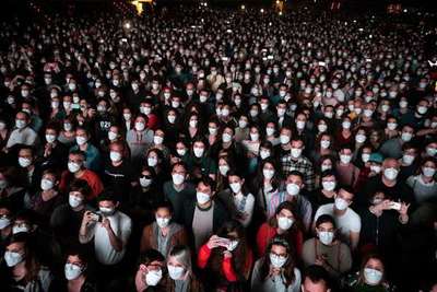 España celebró su primer concierto masivo en pandemia: 5 mil personas sin distancia social | Ñanduti