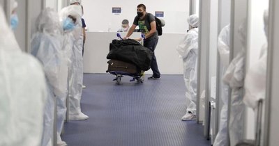 La Nación / Argentina reprogramará todos los vuelos internacionales