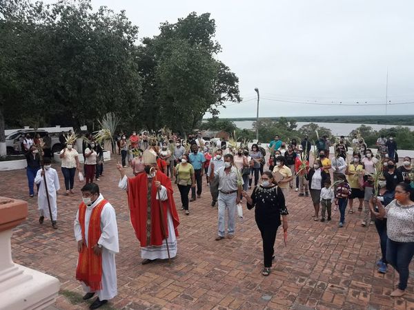 Bendición de palmas en el inicio de la Semana Santa en Fuerte Olimpo - Nacionales - ABC Color