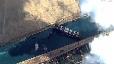 El «embotellamiento» marítimo más grande de la historia cumple seis días | OnLivePy