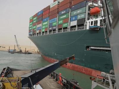 La economía mundial pierde US$ 400 millones por cada hora de bloqueo del Canal de Suez - ADN Digital