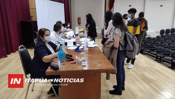 EVALÚAN 1.900 CARPETAS ENTRE NUEVAS Y RENOVACIONES DE POSTULACIONES A LAS BECAS EBY-GOBERNACIÓN.