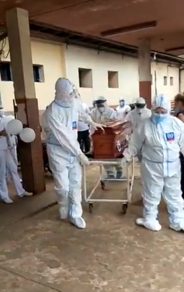 Así despidieron a la enfermera que falleció por covid-19 en Guairá