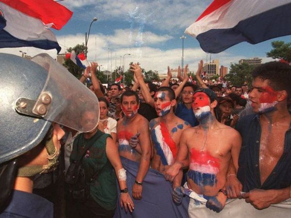 Hace 22 años la ciudadanía logró la renuncia del presidente Cubas
