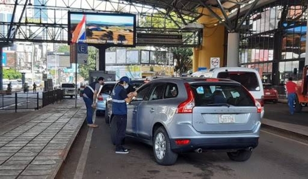 Diario HOY | Infectólogos pegan grito al cielo y exigen el Gobierno cerrar fronteras con Brasil