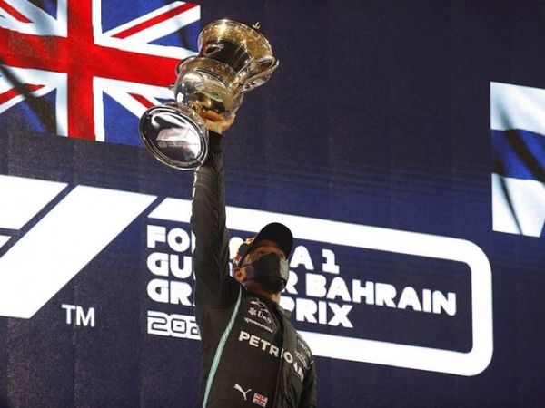 Hamilton resiste el ímpetu de Verstappen