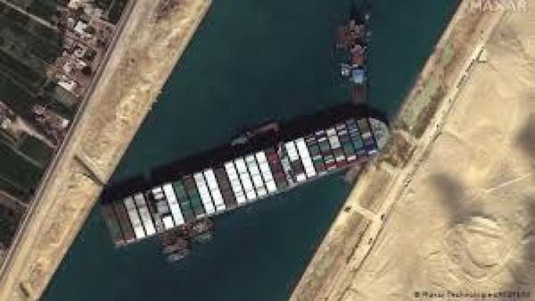 La marea alta prevista para este domingo, la clave para reflotar el Ever Given y desbloquear el Canal de Suez