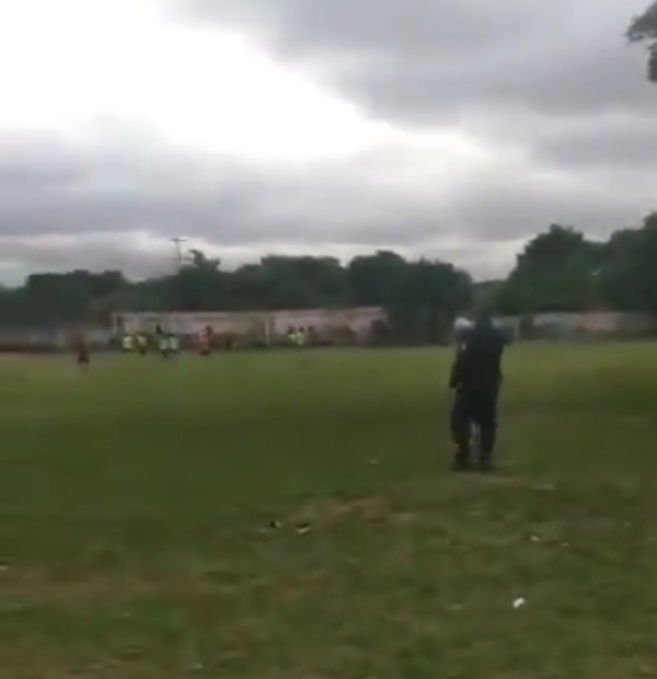 Policías Intervinieron “Futbolacho” y fueron abucheados - Megacadena — Últimas Noticias de Paraguay