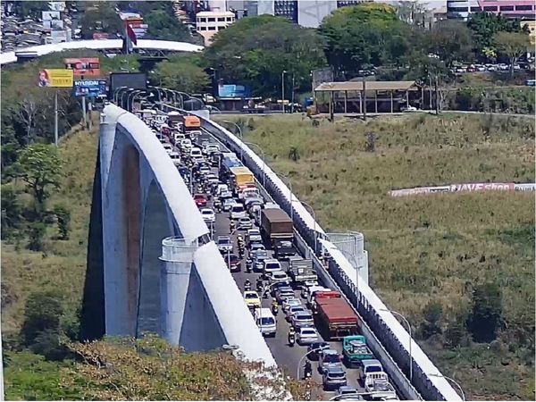 Exigen cerrar fronteras ante la variante brasileña del Covid-19