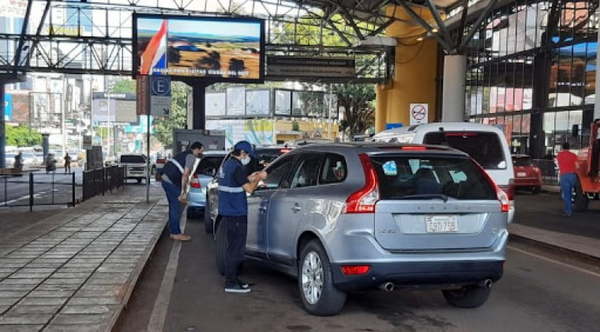 Infectólogos exigen al Gobierno cerrar fronteras con Brasil - Noticiero Paraguay