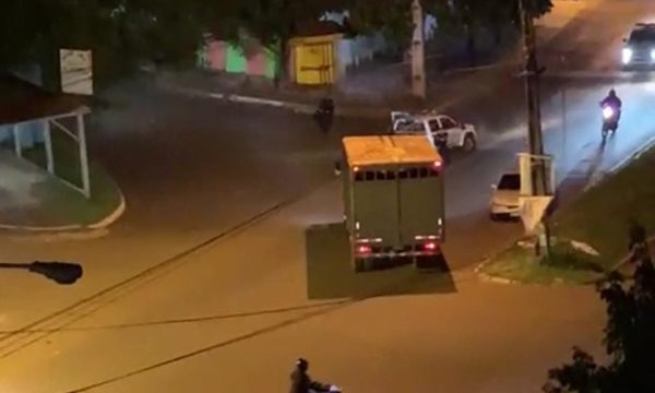 Persecución y balacera deja un detenido y daños materiales