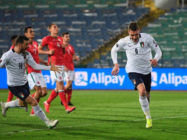 Italia vence, pero no convence