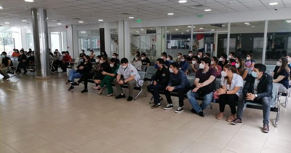 La Nación / Incorporan 90 médicos y 346 enfermeros al IPS Ingavi para reforzar atención