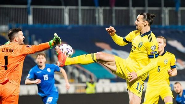 Zlatan y una asistencia de taco en la goleada de Suecia a Kosovo