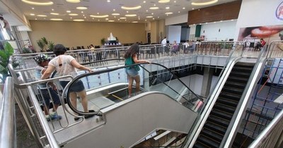 La Nación / Gremios realizan reclamos a los poderes del Estado y anuncian apertura de locales