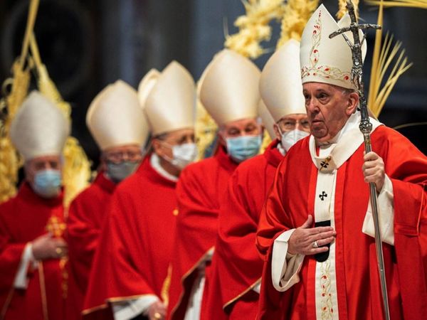 Papa Francisco insta a ayudar ante agravamiento de crisis económica