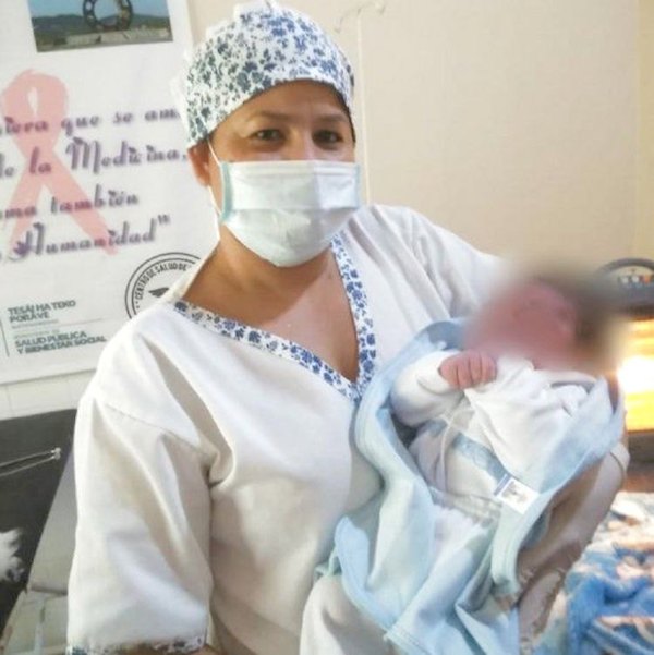 Crónica / Bebe’i recién nacido fue abandonado a su suerte