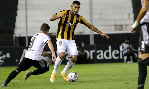 Guaraní reacciona y se lleva un valioso empate ante Libertad