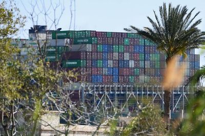 Diez barcos remolcadores consiguieron mover el Ever Given después de 6 días - Mundo - ABC Color