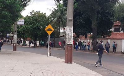 Una vez más, paradas llenas y pocos buses - Nacionales - ABC Color