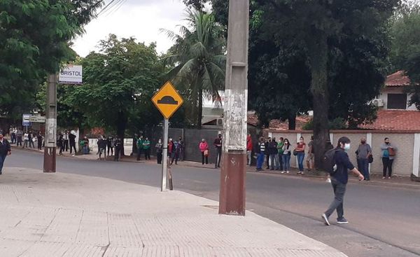 Una vez más, paradas llenas y pocos buses - Nacionales - ABC Color