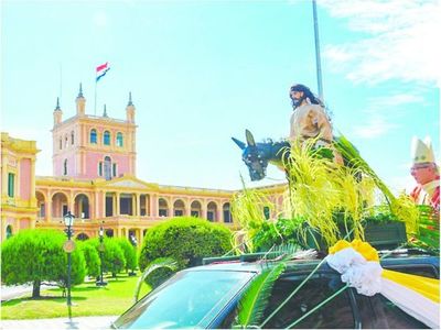 Domingo de Ramos: Una vez más, bendicen palmas desde el auto