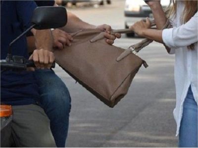 Motochorros roban a una mujer la donación para paciente con Covid