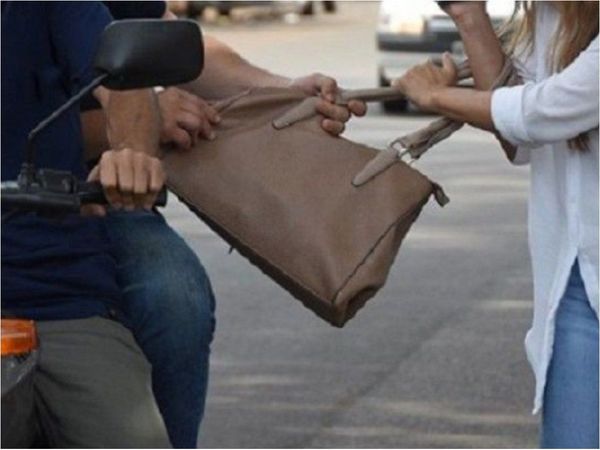 Motochorros roban a una mujer la donación para paciente con Covid