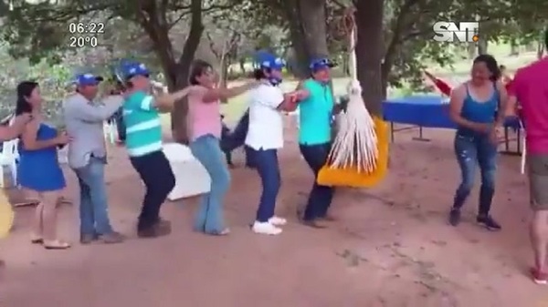 Exdiputada y precandidata a Intendente de fiesta bailando "Trencito" - SNT