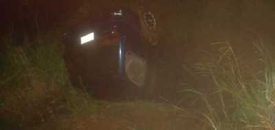 Conductor fallece tras caer con su vehículo a un arroyo en Los Cedrales - La Clave