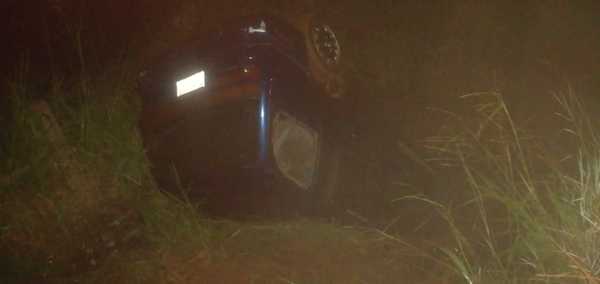 Conductor fallece tras caer con su vehículo a un arroyo en Los Cedrales - La Clave