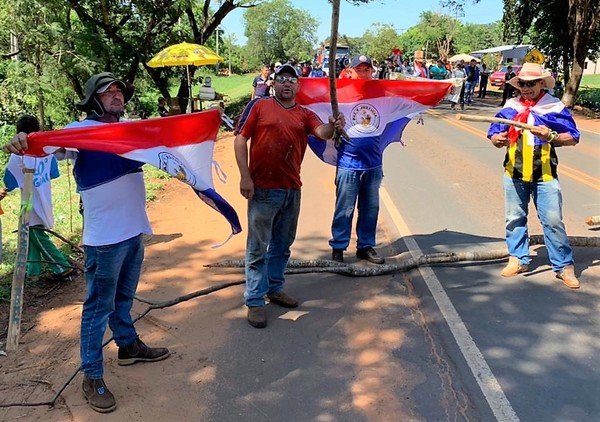 “Nos vamos, pero vamos a regresar muy pronto para echarle a Marito”, amenazan campesinos - La Mira Digital