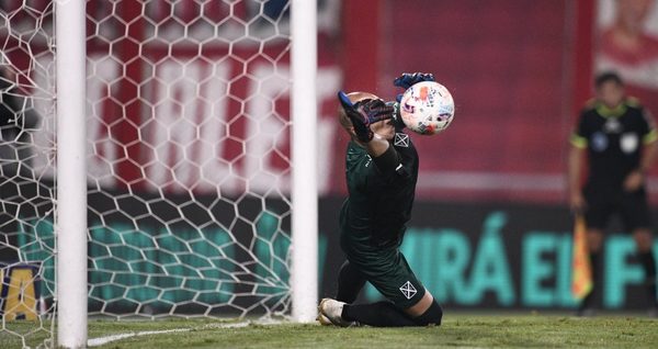 Boca tuvo penal en el último minuto, pero no pudo con Independiente