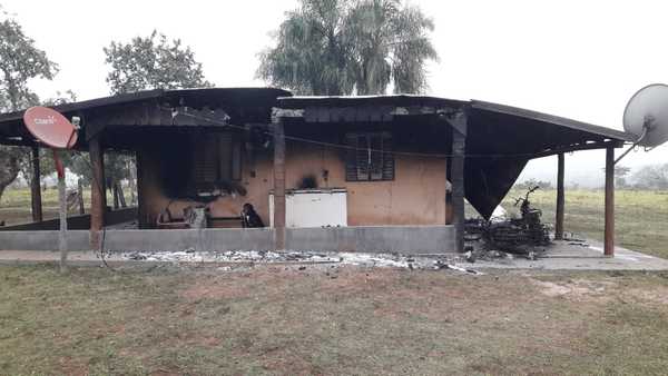 Queman retiro de establecimiento ganadero en Arroyito - Megacadena — Últimas Noticias de Paraguay