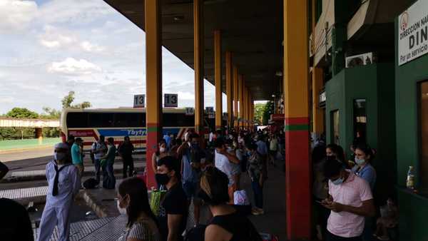 Unas 30 mil personas pasaron por la terminal de ómnibus entre miercoles y viernes - Megacadena — Últimas Noticias de Paraguay