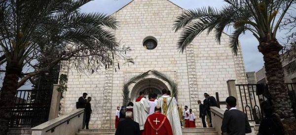 El Vaticano castiga a dos obispos por encubrir abusos sexuales en Polonia