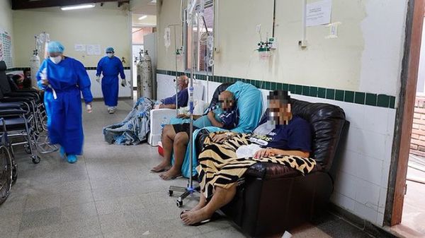 “En los hospitales la gente se pelea por un sillón o por un sofá, ya no por una cama”