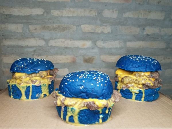 Hamburguesa auriazul es furor en la República