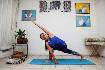 Yoga terapéutico, una alternativa para aliviar secuelas de la covid-19 - MarketData