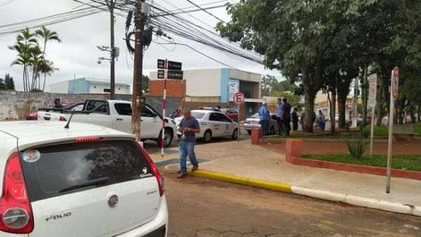 Asaltantes reducen a custodio policial y a su acompañante y se llevan toda la plata de un supermercado