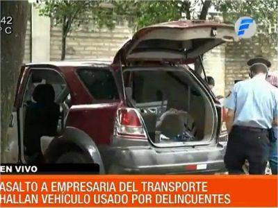 Hallan vehículo utilizado para millonario asalto a empresaria