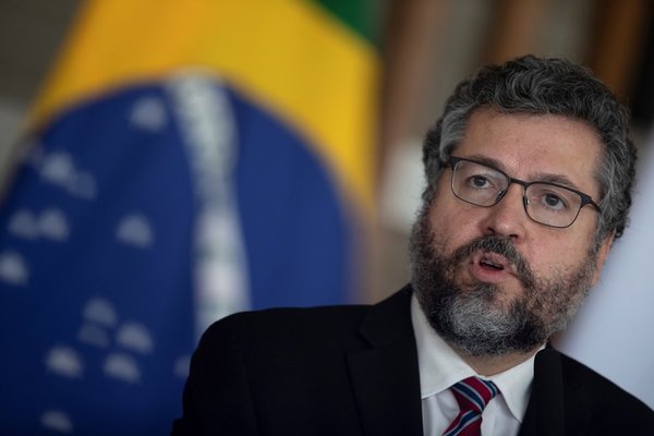MUNDO | Renunció Ernestro Araújo, canciller de Brasil, presionado por el Congreso