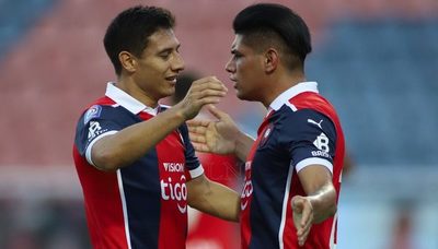 Ruiz se va con más de 140 partidos, 35 goles y 2 títulos con Cerro Porteño