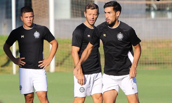 Los jugadores de Olimpia que aún esperan turno en la temporada