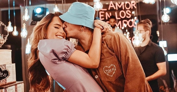Stephi Stegman y el vocalista de Piso 21 cumplieron 1 año juntos