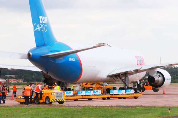 Paraguay recibe primer lote de 100.000 vacunas de India | .::Agencia IP::.