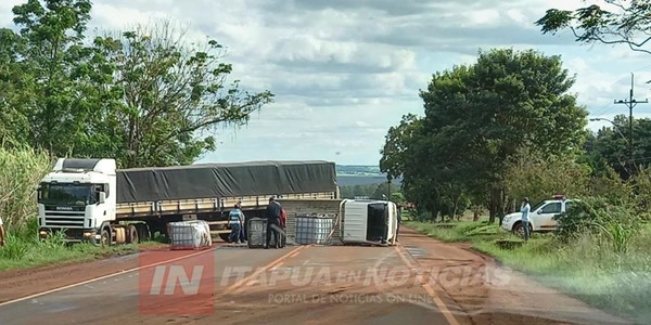 VUELCO DE CAMIÓN TRAS ROCE EN PIRAPÓ KM 13.