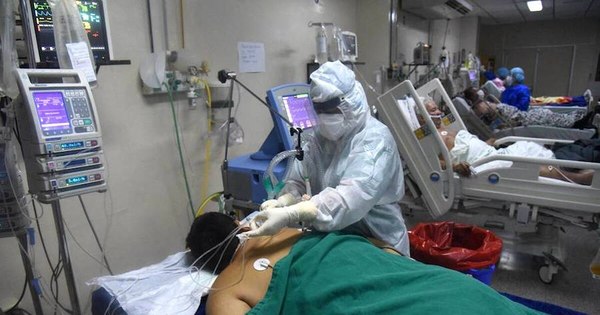 La Nación / Madre llora a su hijo y nuera: fallecieron a la espera de una cama en terapia